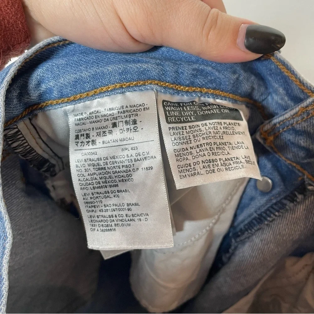 Levi’s Wedgie Straight Distressed‎ Jeans Size 29